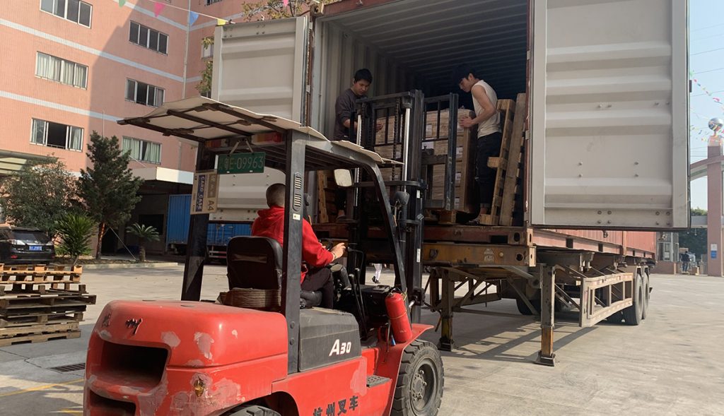 Junye Electronic co ltd headphones earphones OEM factory loading