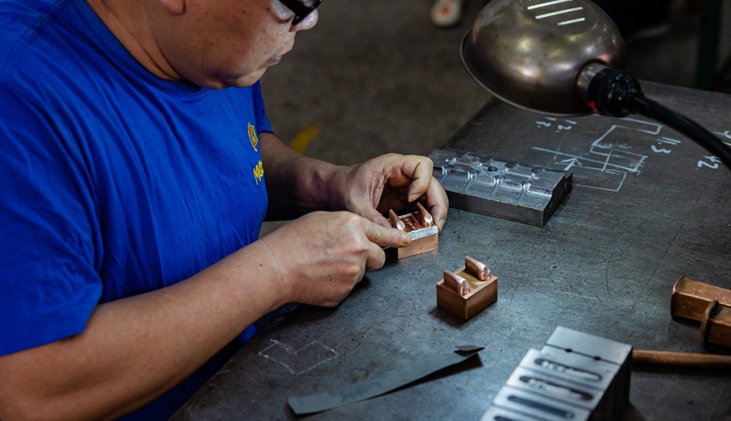 Junye Electronic co ltd headphones earphones OEM factory mold mould